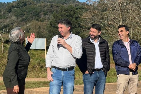 Prefeito Cleber autoriza asfalto no KM 08