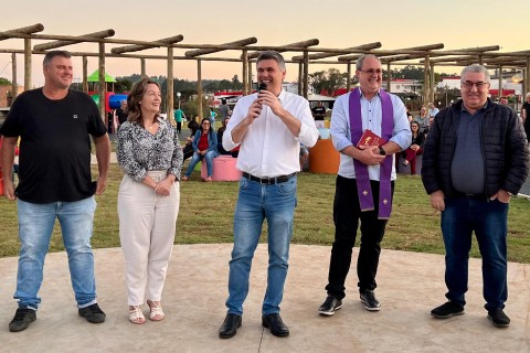 PREFEITO CLEBER INAUGURA PARQUE NO BAIRRO SADIA